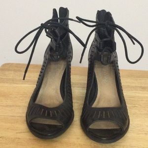 🌞 Bella Vita black Gladiator Leather 3.5” chunky block heel zip up bows 8